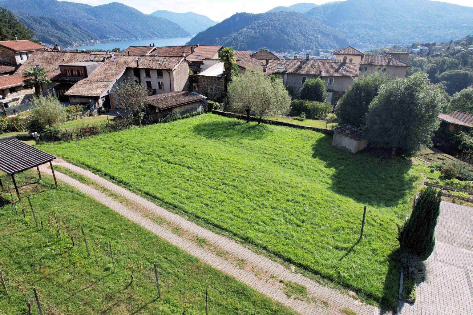 Terreno edificabile R3 in zona molto tranquilla a soli 9 km da Lugano