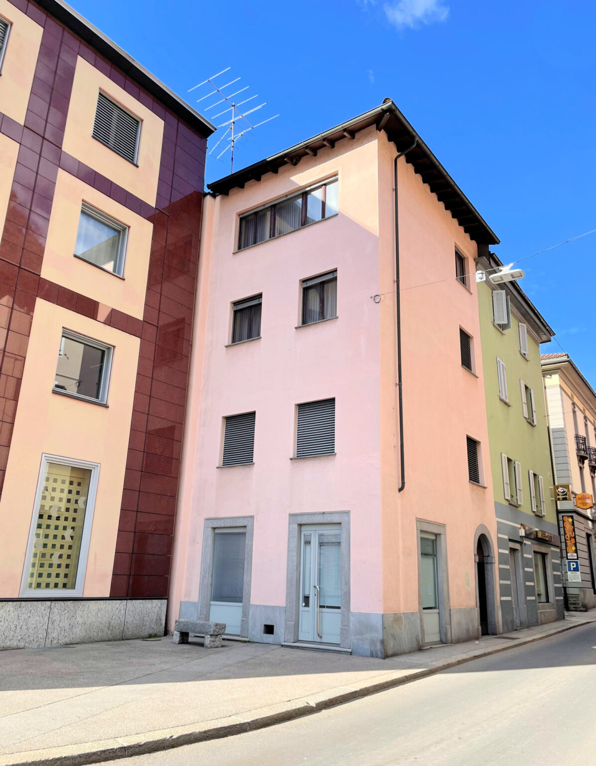Appartamento duplex + appartamento a reddito + negozio