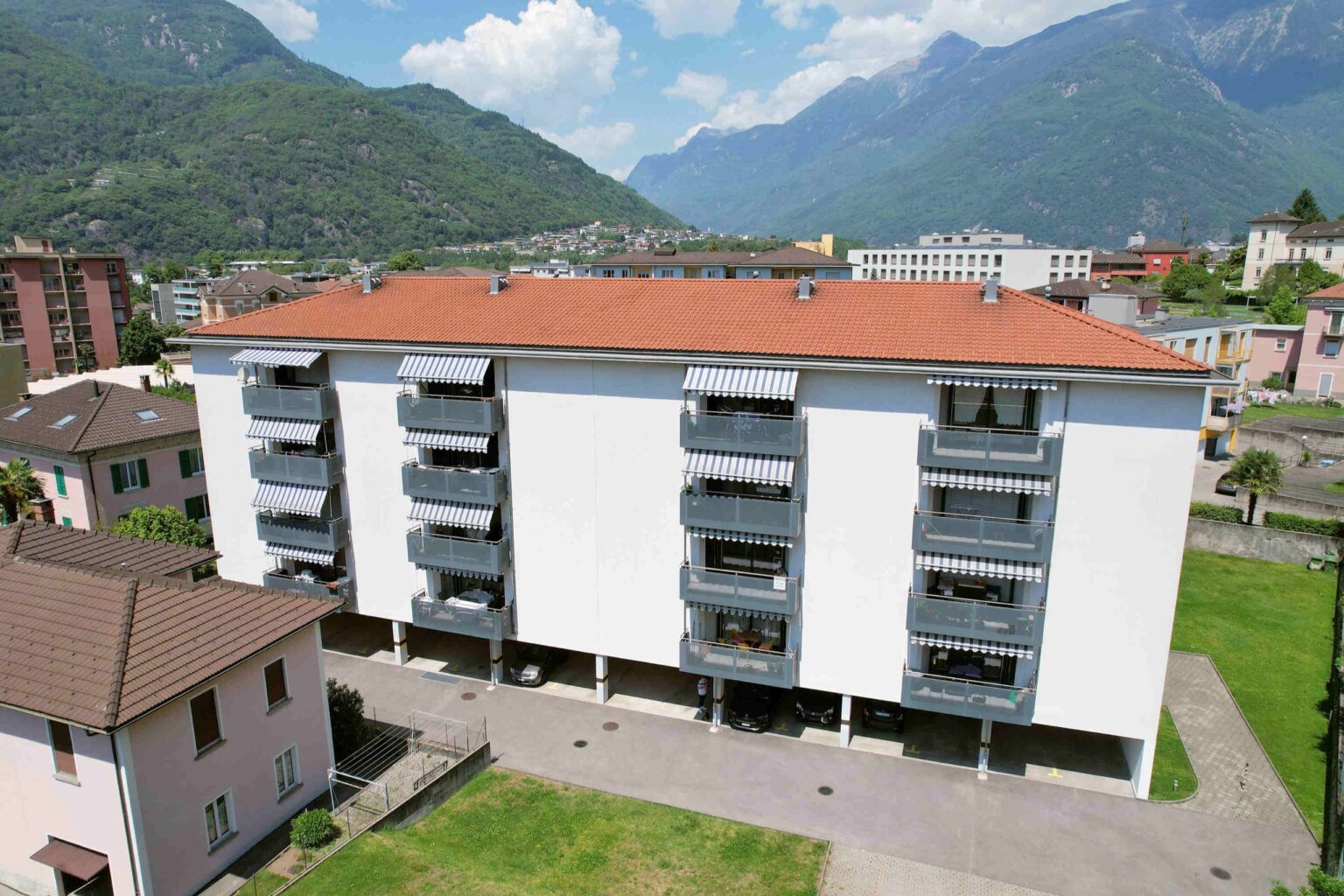 Appartamento con terrazza ben esposta in zona comoda e ben servita
